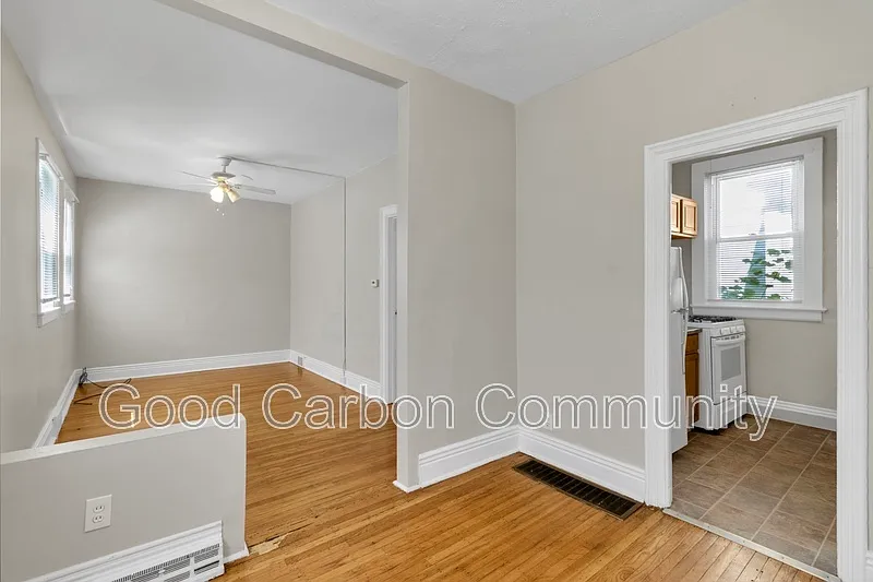 1 bed, 1.0 bath, $995 — Photo 3