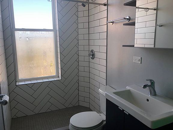 5th image of 1800 S Carpenter St #301
