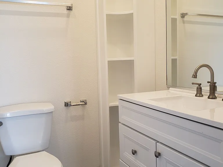 1261 Victor St #10 — Photo 16