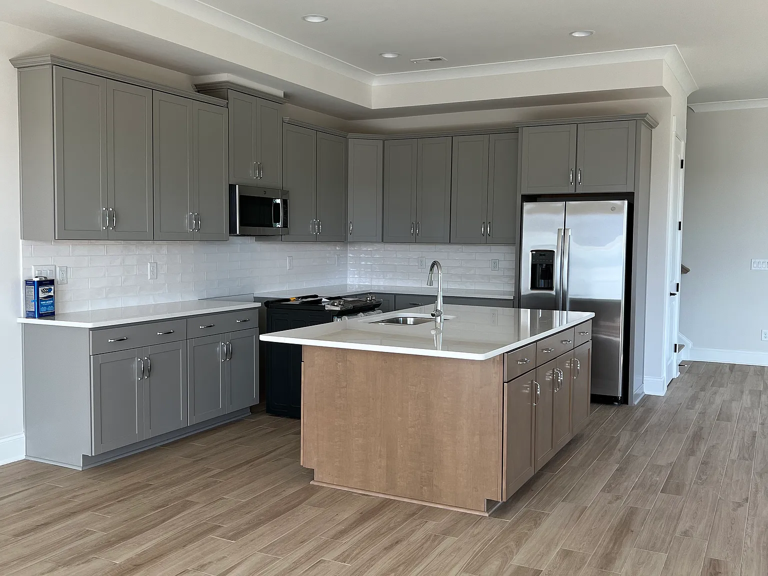 3 bed, 2.5 bath, 2500 sqft, $3,650 — Photo 3