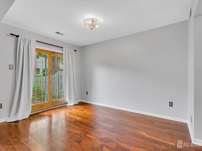 31 Fair Acres Ct — Photo 9