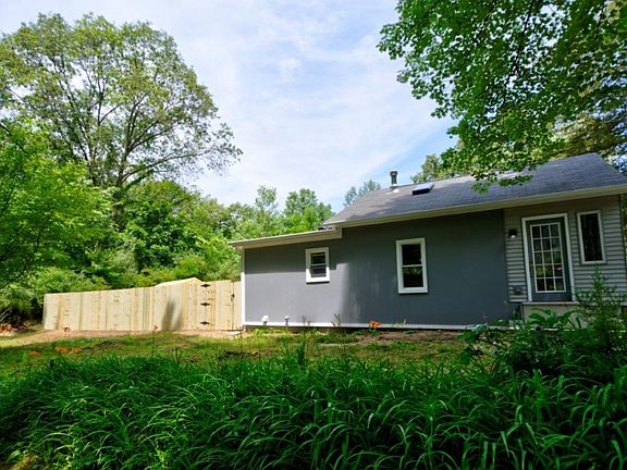 3rd image of 860 Chicago Dr