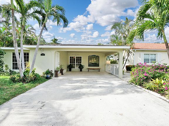 3rd image of 523 S Palmway