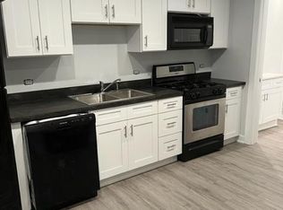 212 E 15th St APT 2, Lockport, IL 60441