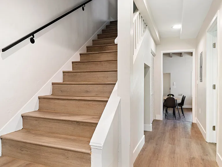 1709 Kelton Ave — Photo 24