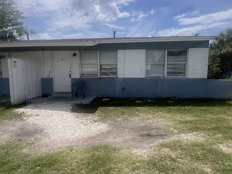 439 Barbara Jenkins St — Photo 2