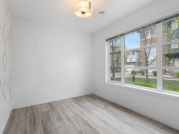 3rd image of 506 E Evansridge Park NW