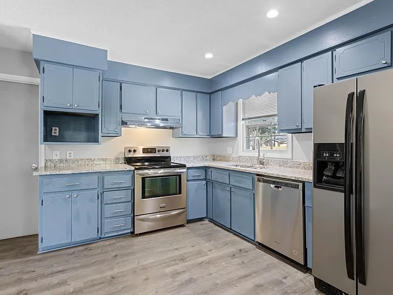 2205 Gornto Rd — Photo 16