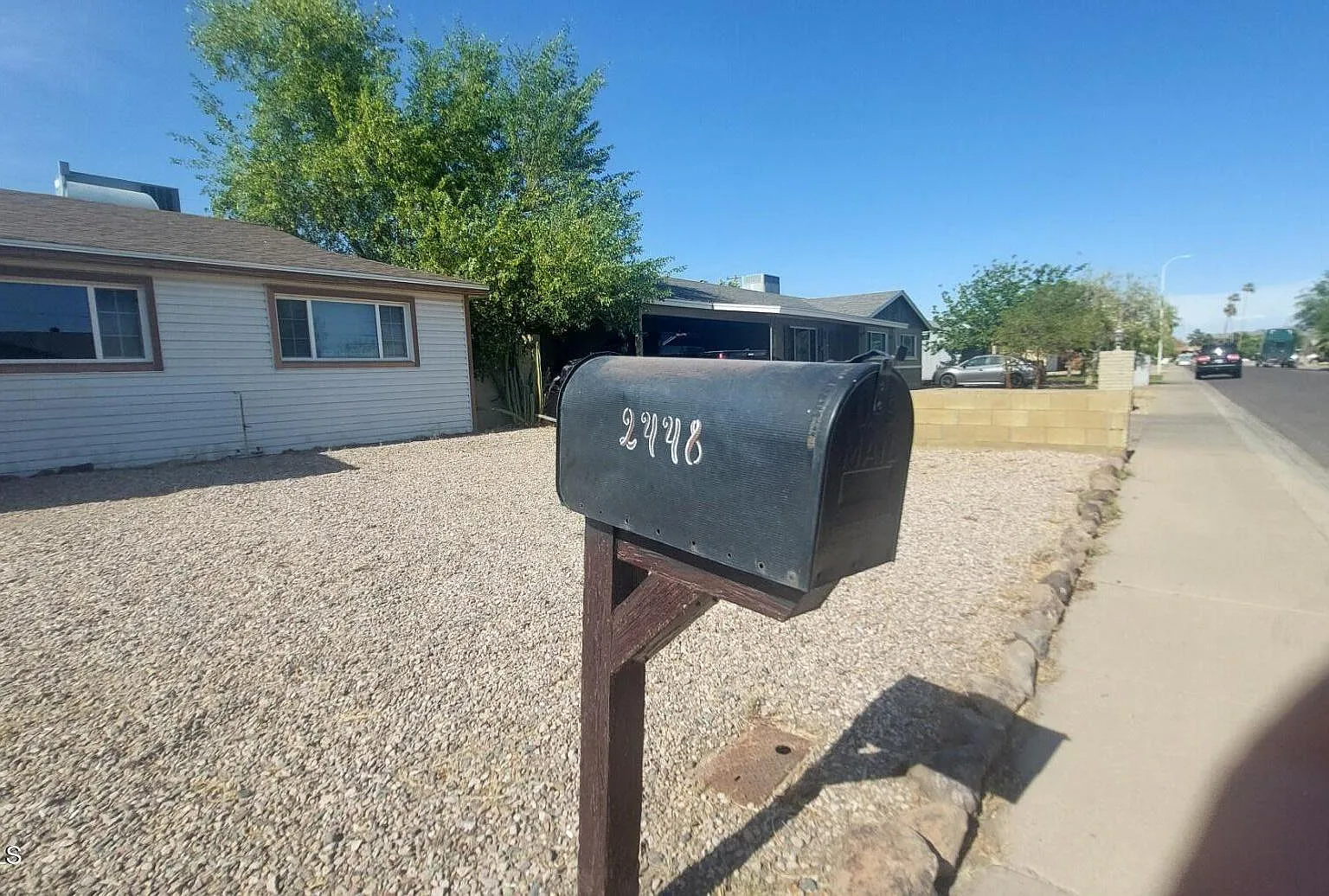 4 bed, 2.0 bath, 2418 sqft, $2,300 — Photo 2