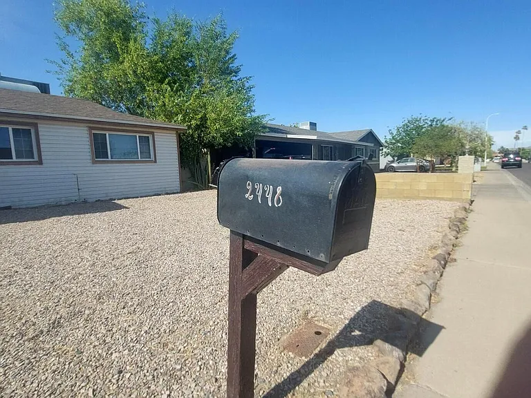 2448 W Freeway Ln — Photo 2
