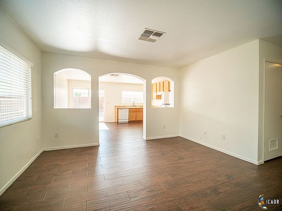 4th image of 1401 Los Coyotes Ct