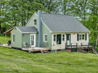 16 Newcombs Ln, Melrose, NY 12121