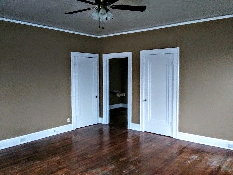 Large living room with orginal hard wood floors, large walk in closet for ample storage space or convert into a small quiet study room.