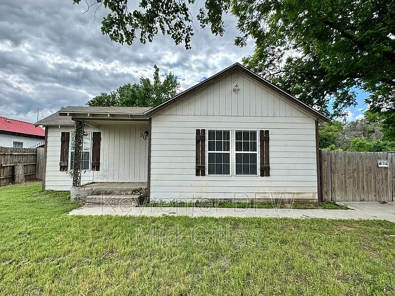 313 Worthview Dr — Photo 1