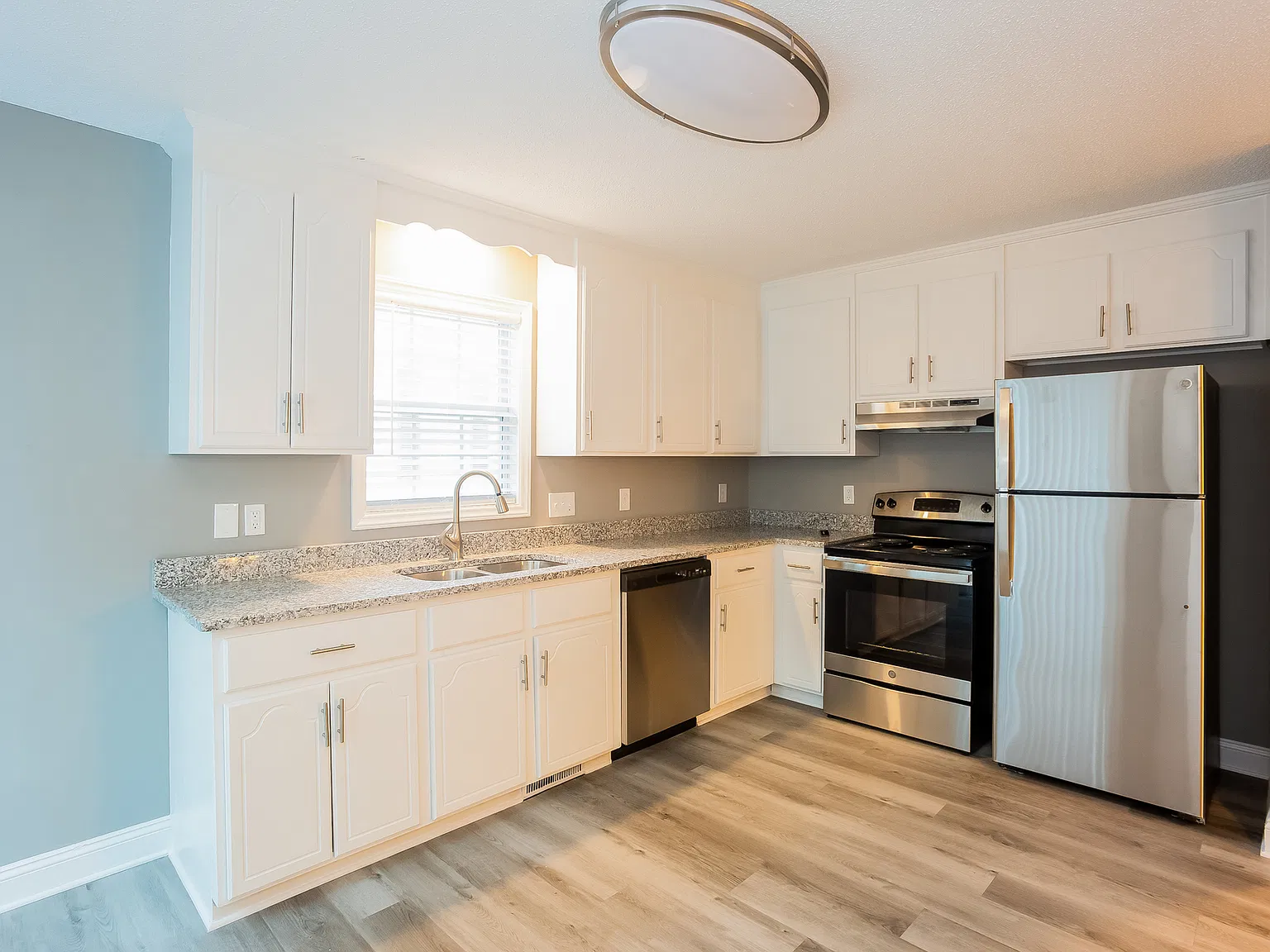 3 bed, 1906 sqft, $1,825 — Photo 4