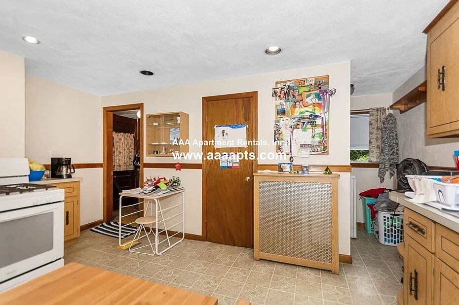 2nd image of 226 Vine St