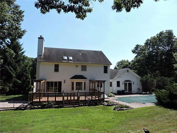 2nd image of 11 Oak Hills Dr