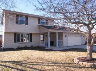 433 Cross Road Ct, Grafton, WI 53024