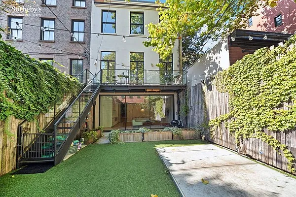 Sold by Sotheby's International Realty | media 44