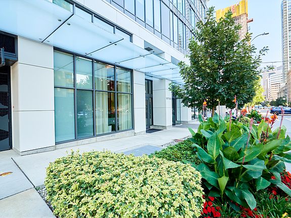 Luxury building with 24/7 concierge.