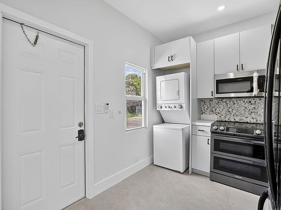 2nd image of 621 NW 3rd Avenue