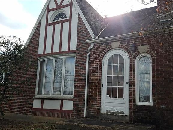 Rounded doorway, stained glass window