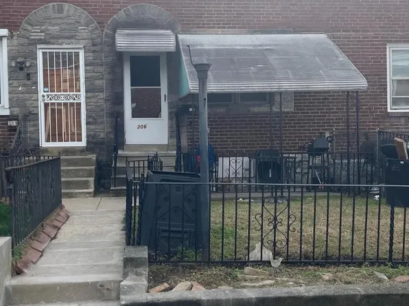 306 Golf Rd, Darby, PA 19023