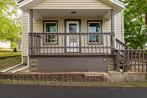 1914 Catherine Pl SE Photo 1