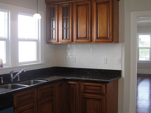 4th image of 3929 Lincoln Ave
