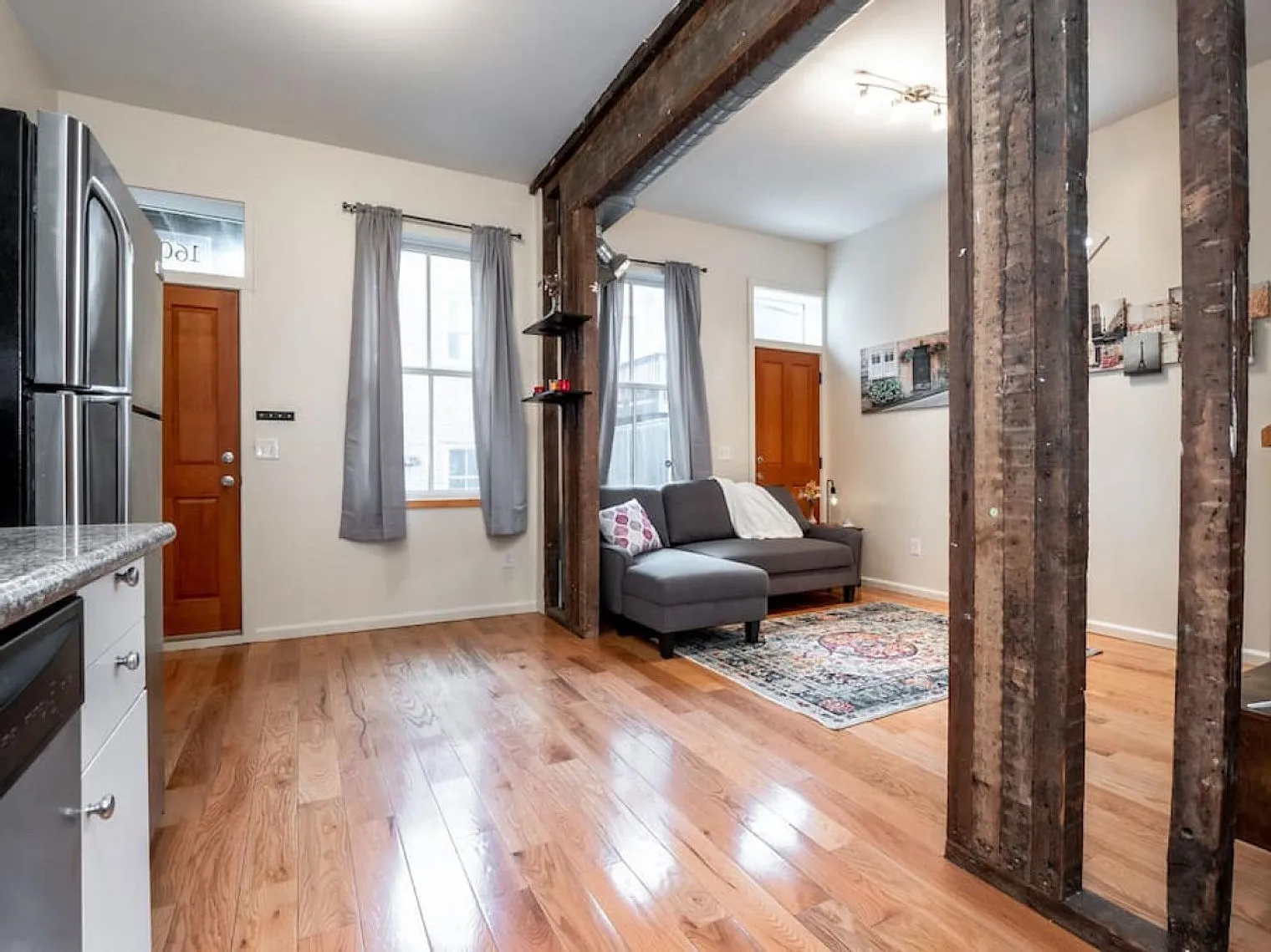 1 bed, 1.0 bath, 1076 sqft, $2,028 — Photo 2