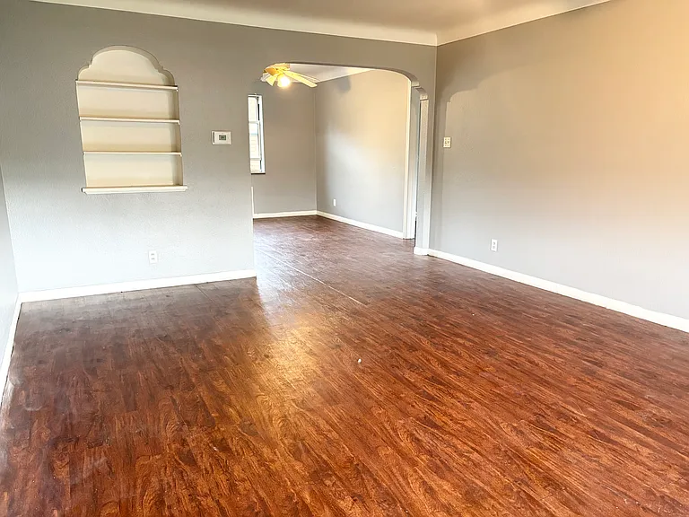 1384 N Cove Blvd #3 — Photo 3