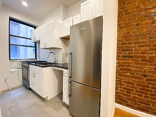 3rd image of 1731 2nd Ave APT 3RS