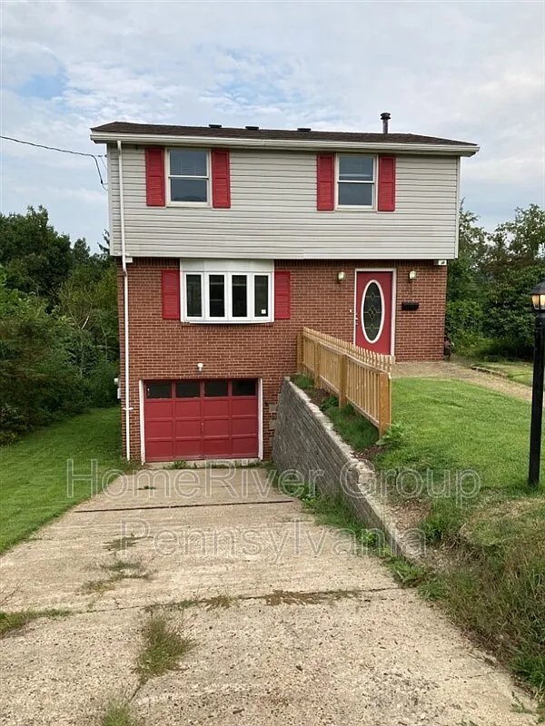 704 Duke Dr photo 1