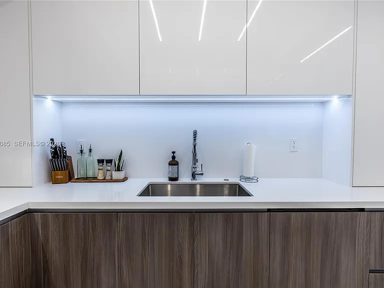 3600 Mystic Pointe Dr #114 — Photo 5