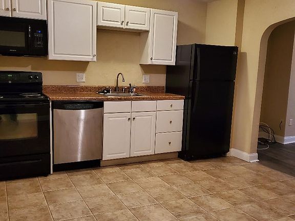 5th image of 2082 Railroad St