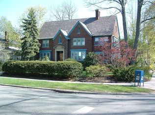 3040 Scarborough Rd, Cleveland Heights, OH 44118