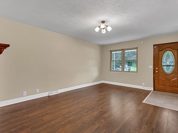 4th image of 916 Allison Ave