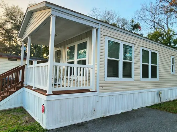 9109 Fairglade Dr N, Jacksonville, FL 32221