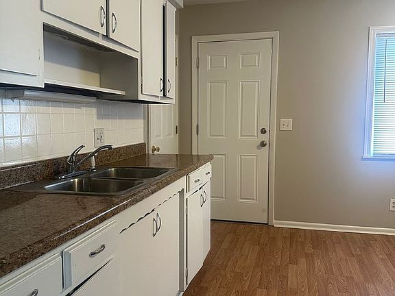 5th image of 851-853 Byron Ave