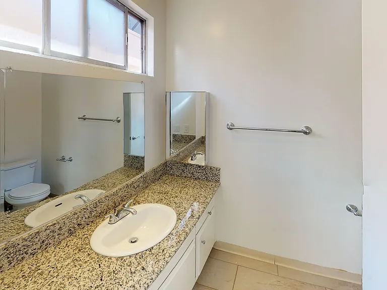 HYW - Hayworth Apts. — Photo 9