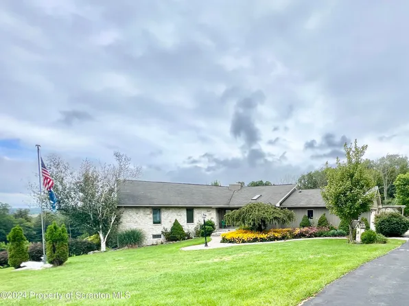 435 Twin Rocks Rd, Sterling, PA 18463