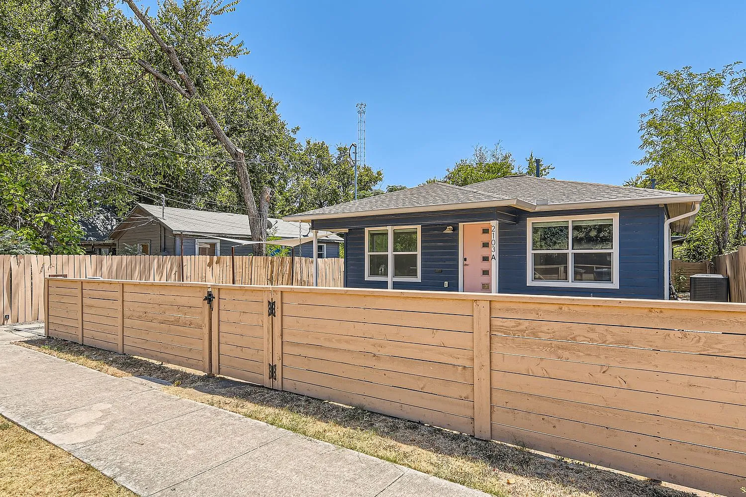 3 bed, 1634 sqft, $3,950 — Photo 3
