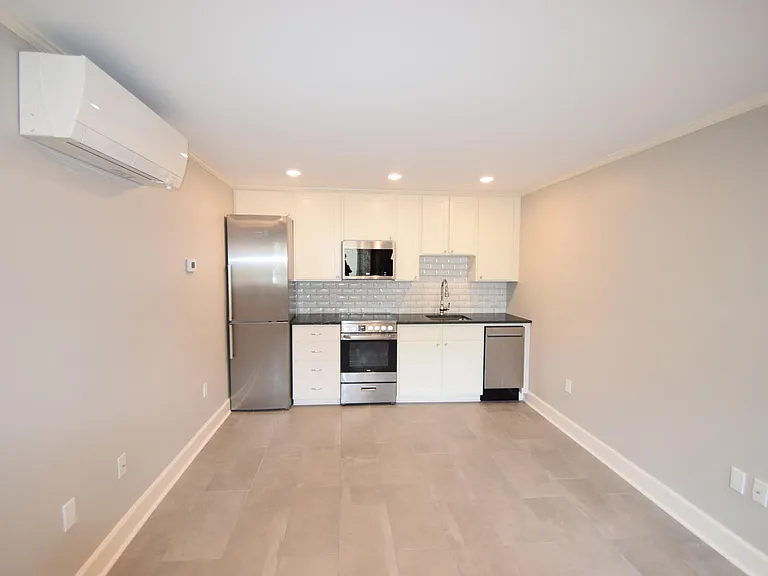111 Johnson St #B — Photo 3