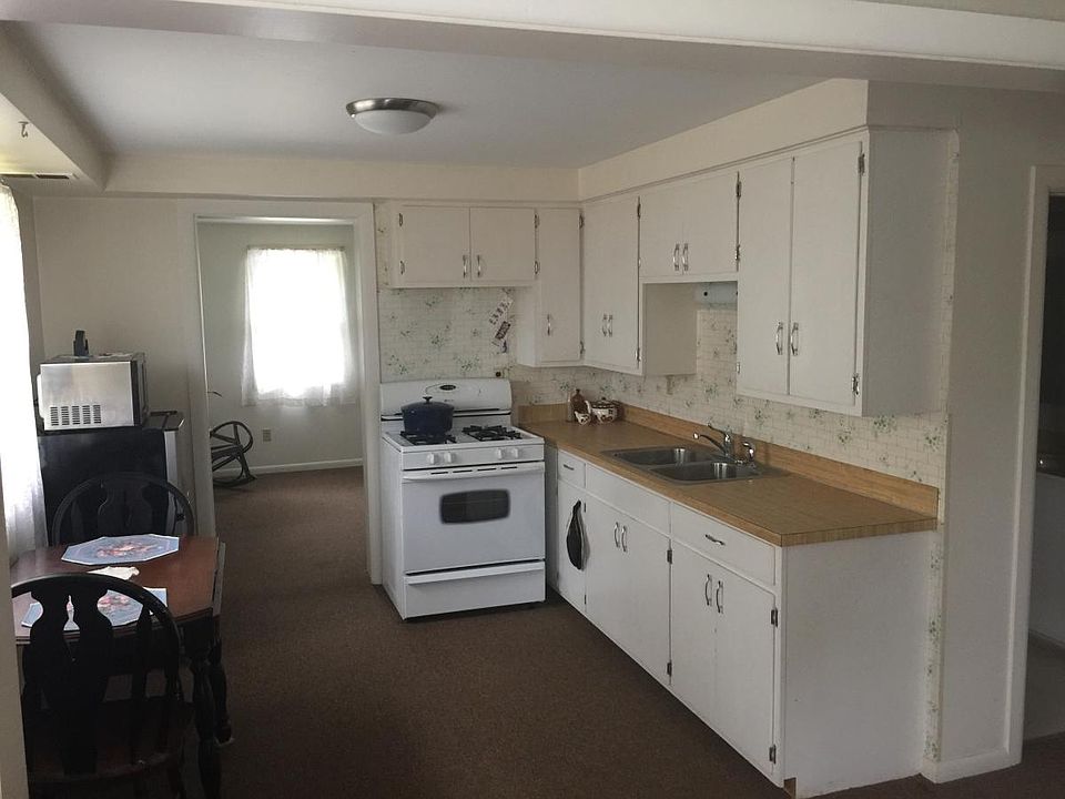 2nd image of 658 S Ridge Rd E #1