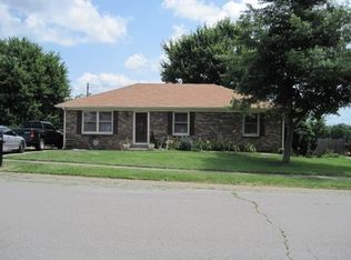 102 Honeysuckle Ct, Nicholasville, KY