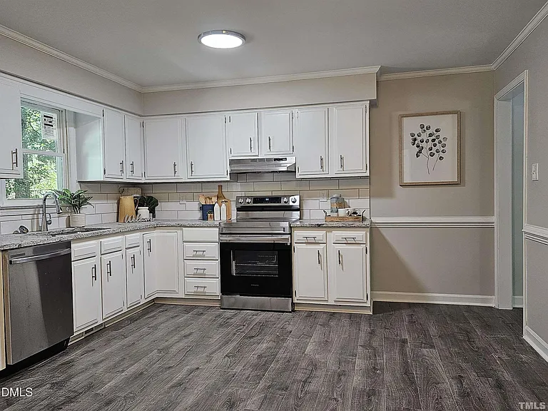 5906 Applewood Ln — Photo 2