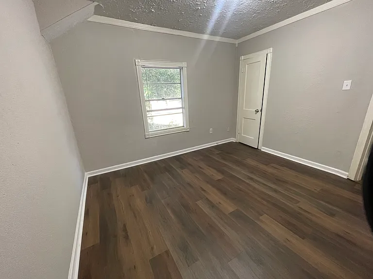 704 E Defee Ave — Photo 13