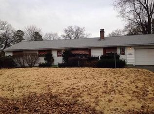 21 Meadowlark Dr, Longmeadow, MA 01106