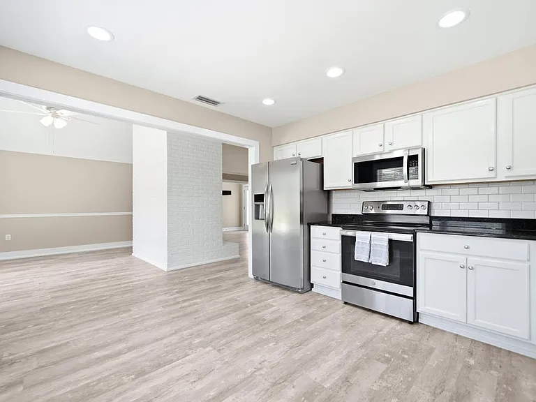 942 Rue De Palms Dr — Photo 38