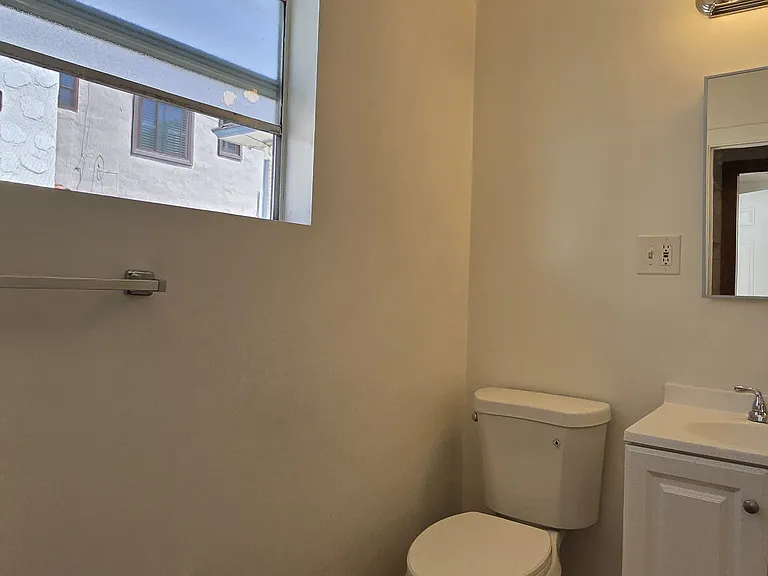 1195 W 30th St #1/4 — Photo 10